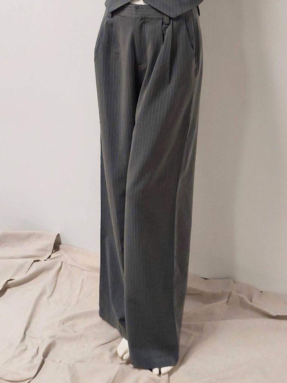 DISSH Grey/White Pinstripe Wide-leg Tailored Pant Size: 6